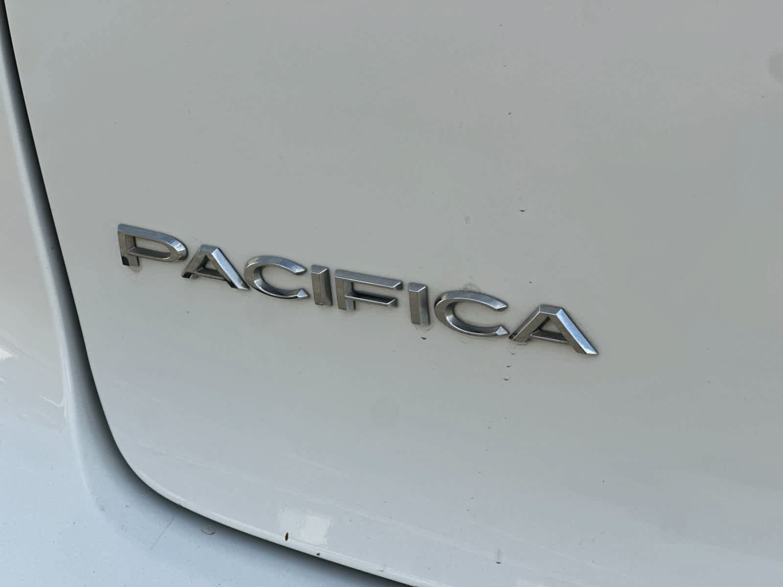 Used 2018 Chrysler Pacifica Limited w/ Advanced Safetytec Group FWD image 30