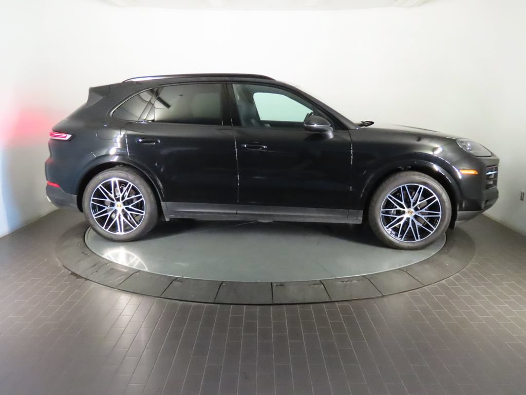 Certified 2024 Porsche Cayenne AWD/4WD image 8