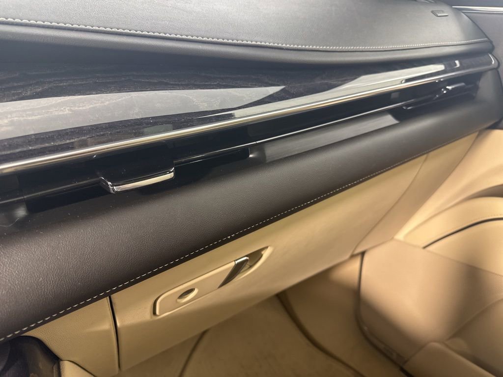 Used 2021 Cadillac Escalade Premium Luxury w/ Performance Package image 19