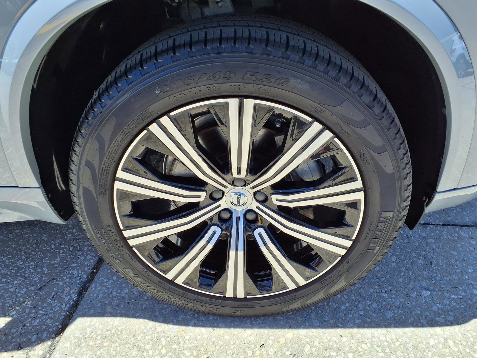 Certified 2024 Volvo XC90 B6 Plus image 9