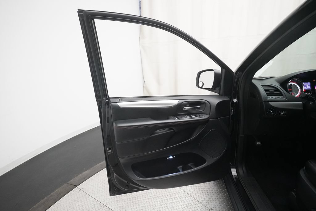 Used 2018 Dodge Grand Caravan GT FWD image 29
