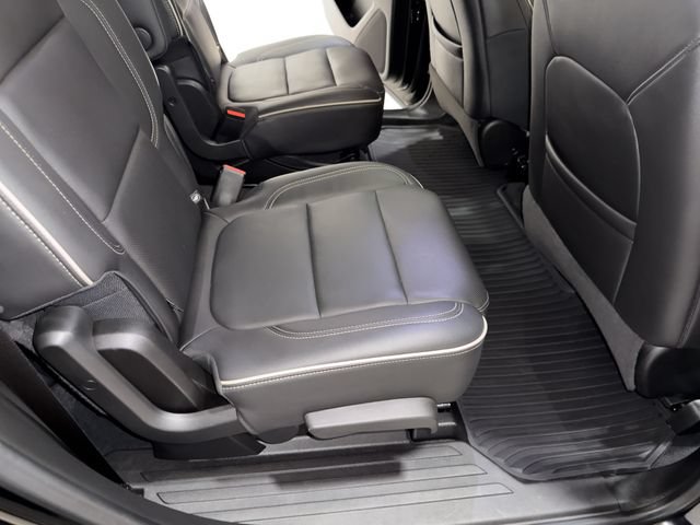 Used 2023 Chevrolet Traverse Premier FWD image 19