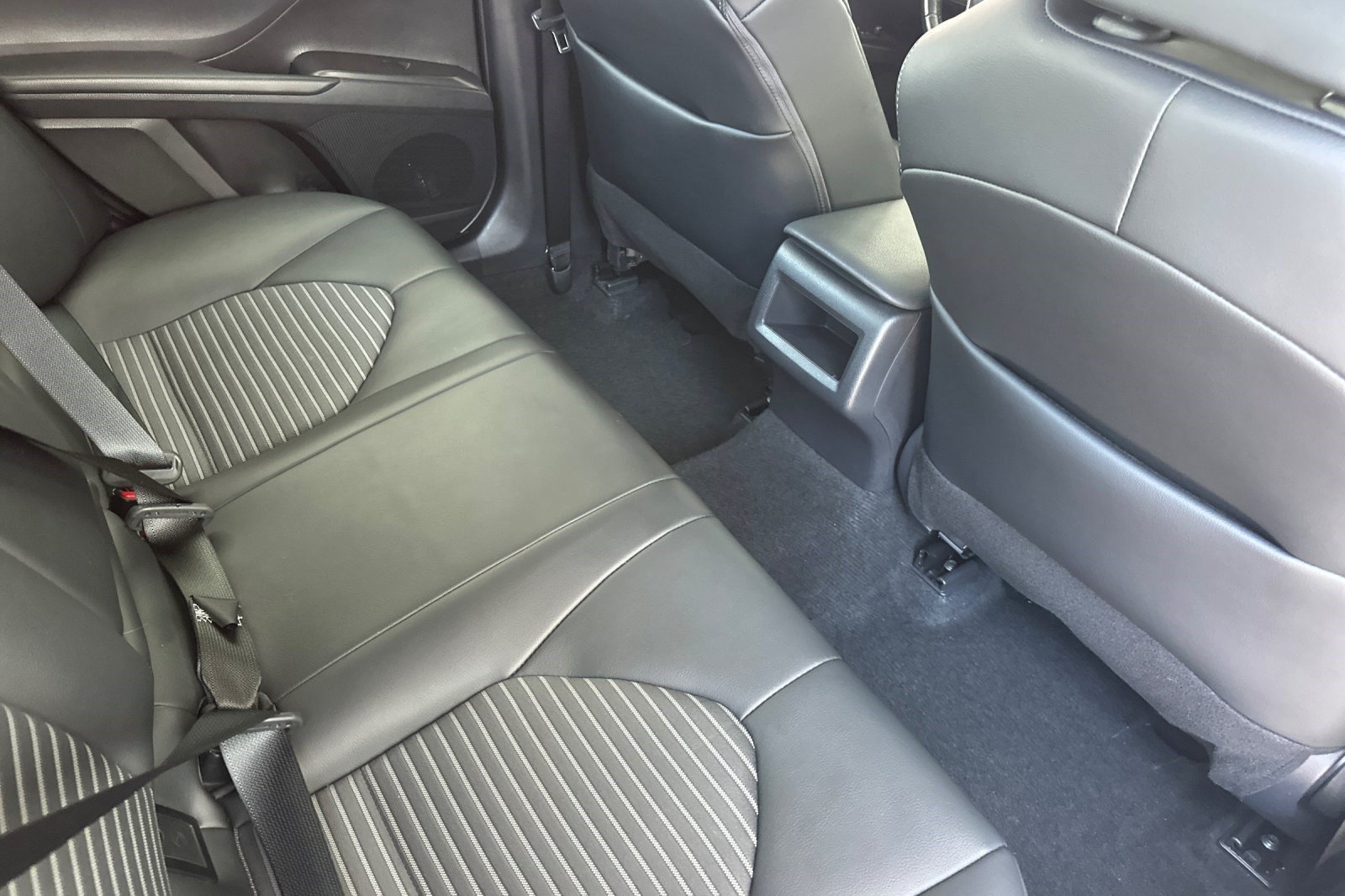 Used 2023 Toyota Camry SE FWD image 30