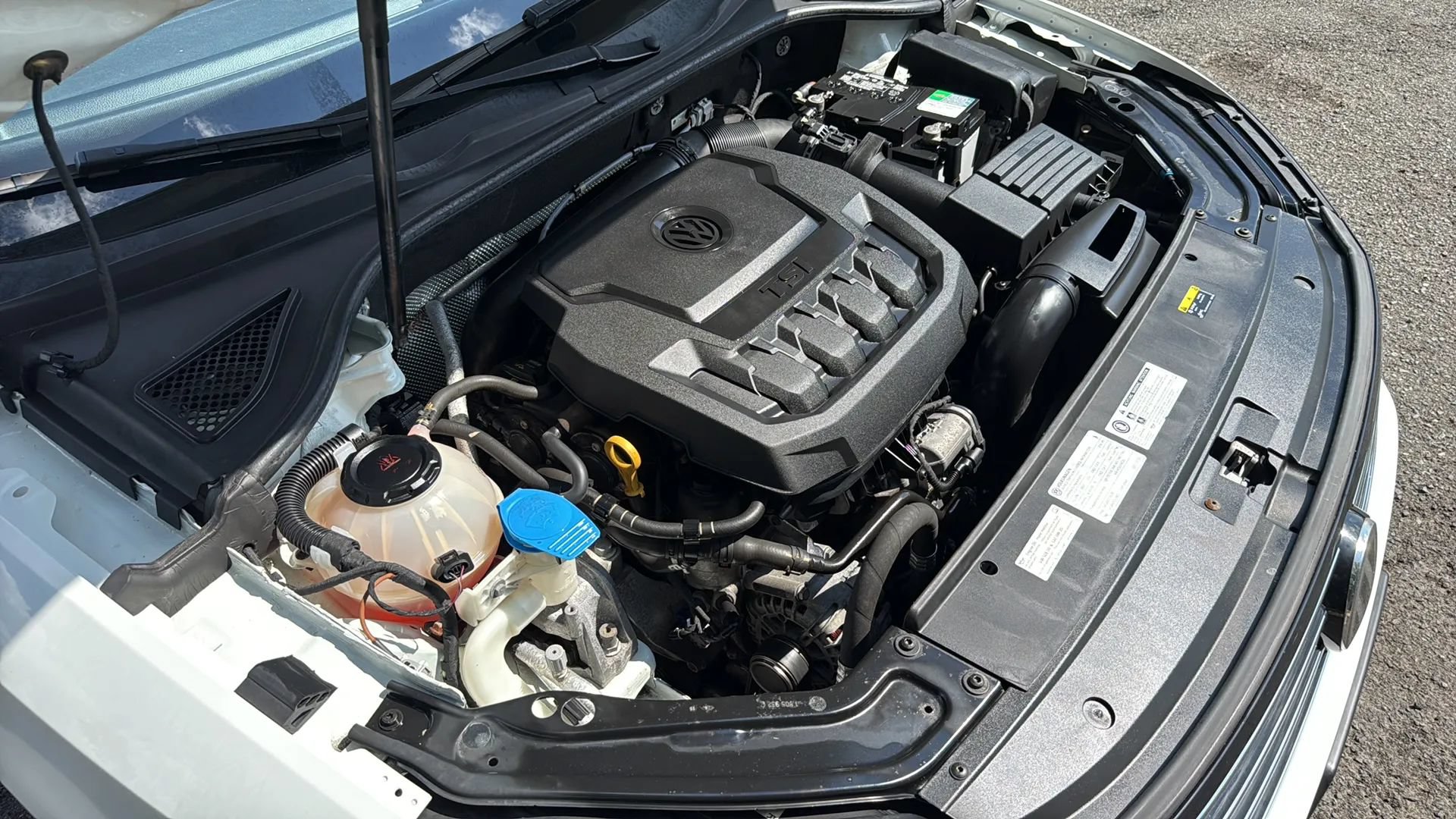 Used 2018 Volkswagen Passat 2.0T SE FWD image 46