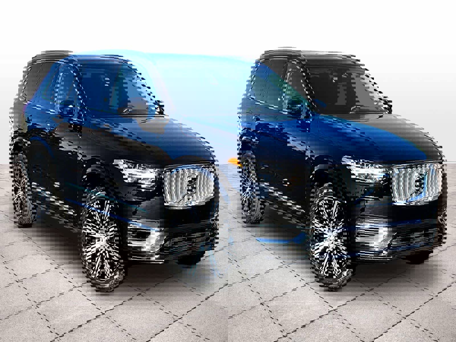 Used 2025 Volvo XC90 T8 Plus w/ Protection Package Premier image 2