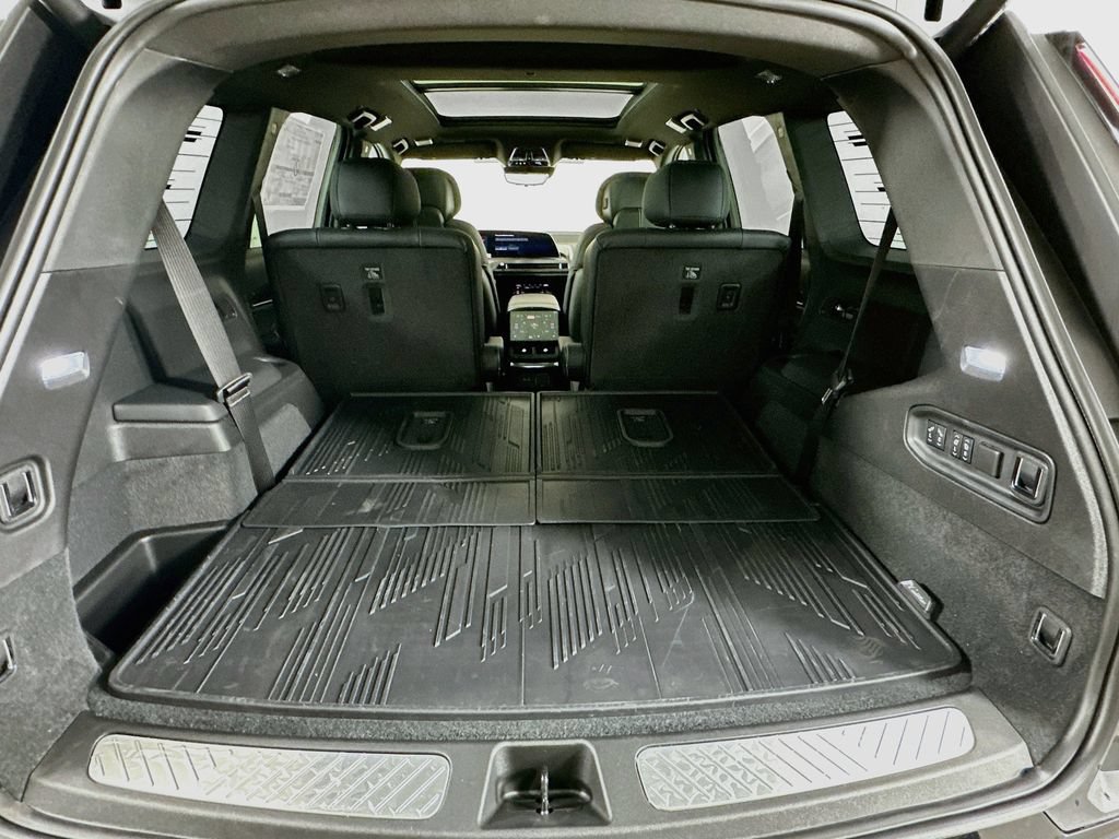 New 2026 Cadillac Vistiq Luxury w/ LPO, Floor Liner Package AWD/4WD image 33