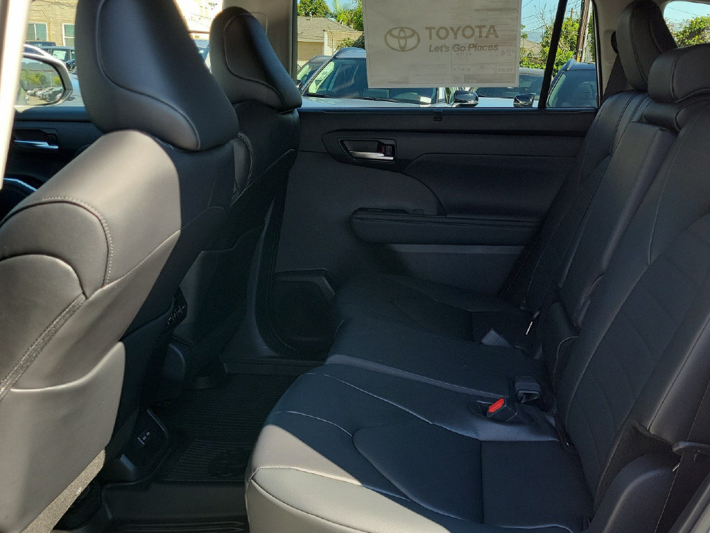 New 2026 Toyota Highlander XLE AWD/4WD image 16