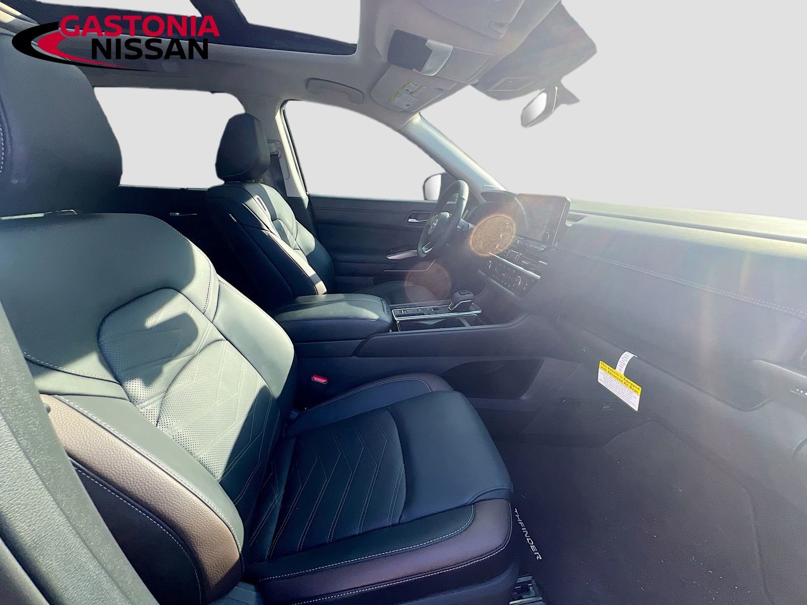 Used 2025 Nissan Pathfinder Platinum w/ Cargo Package image 37