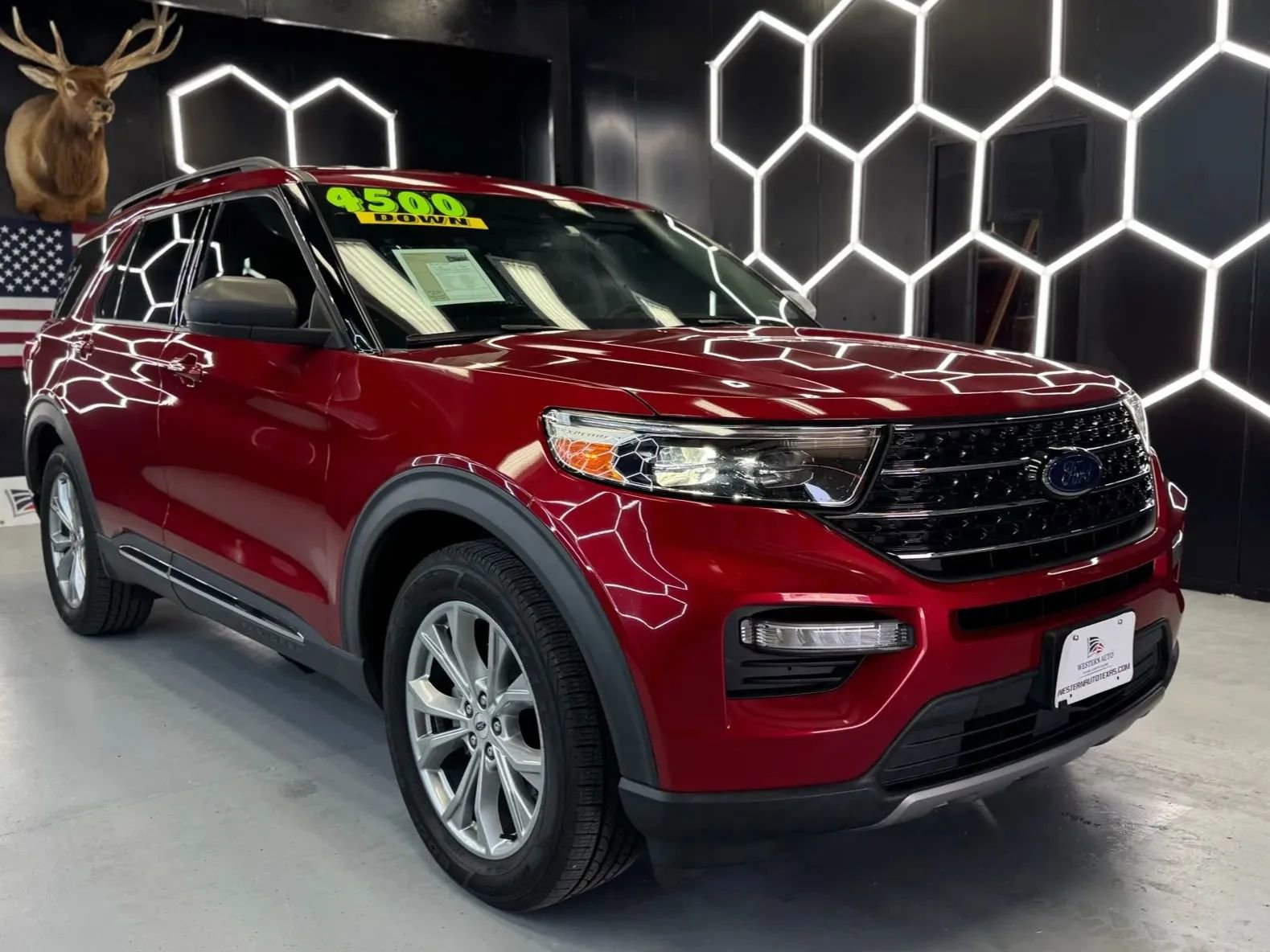 Used 2020 Ford Explorer XLT w/ Equipment Group 202A image 4