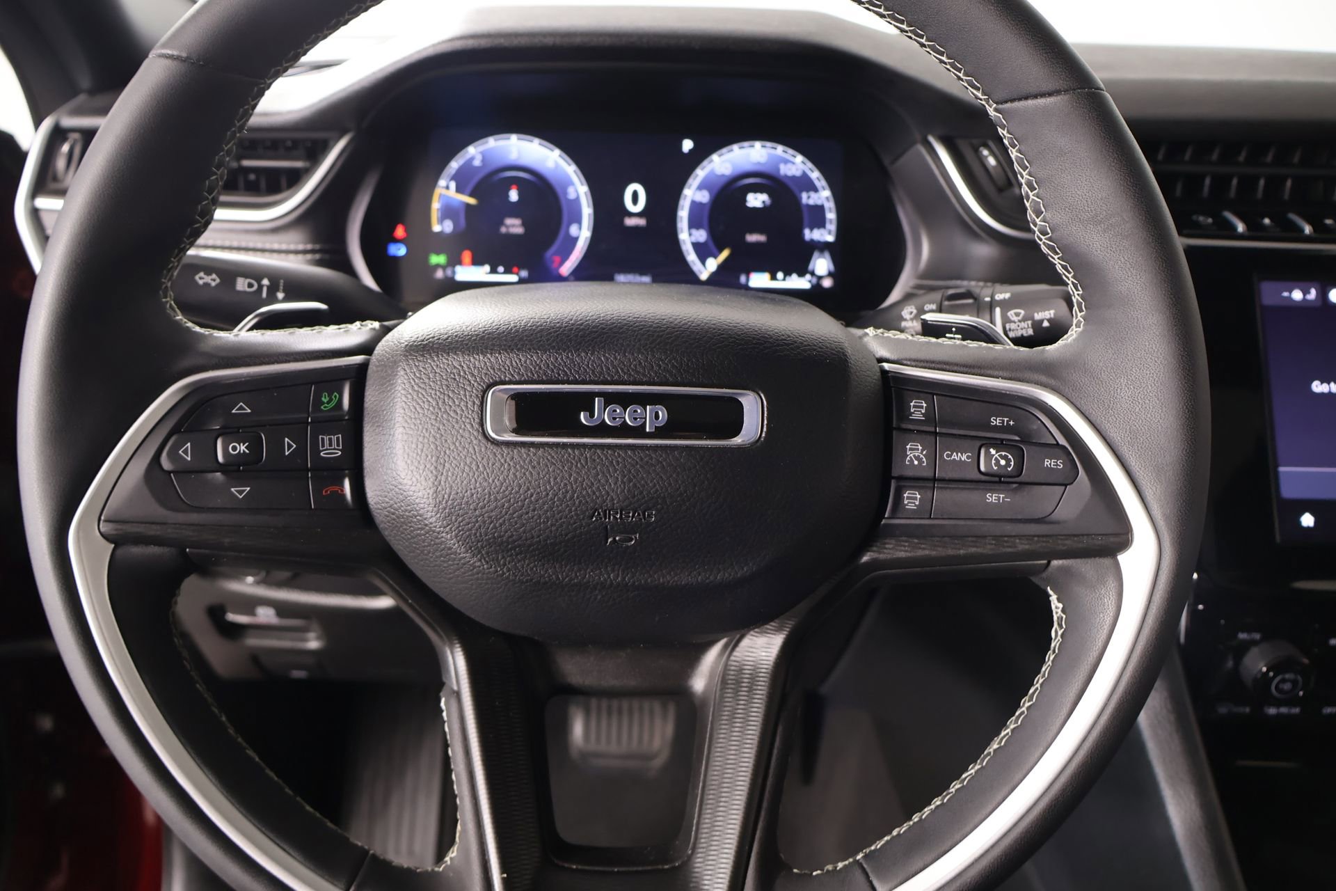 Used 2024 Jeep Grand Cherokee L Laredo w/ Luxury Tech Group I AWD/4WD image 3