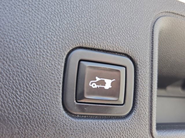 Used 2020 GMC Terrain Denali w/ Denali Premium Package FWD image 12