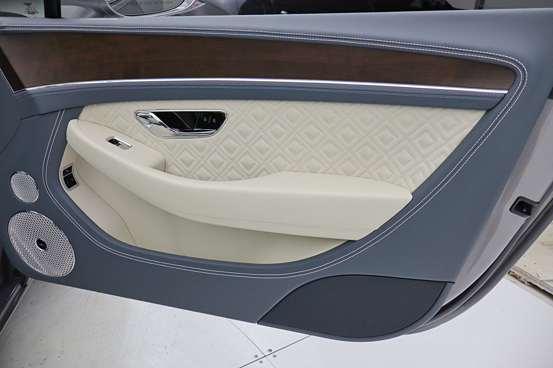 Used 2023 Bentley Continental GT Azure image 54