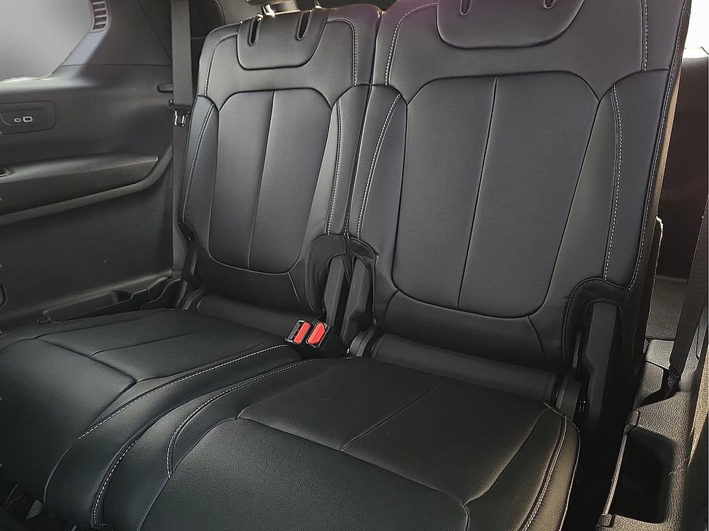 Used 2025 Jeep Grand Cherokee L Limited w/ Black Appearance Package image 9