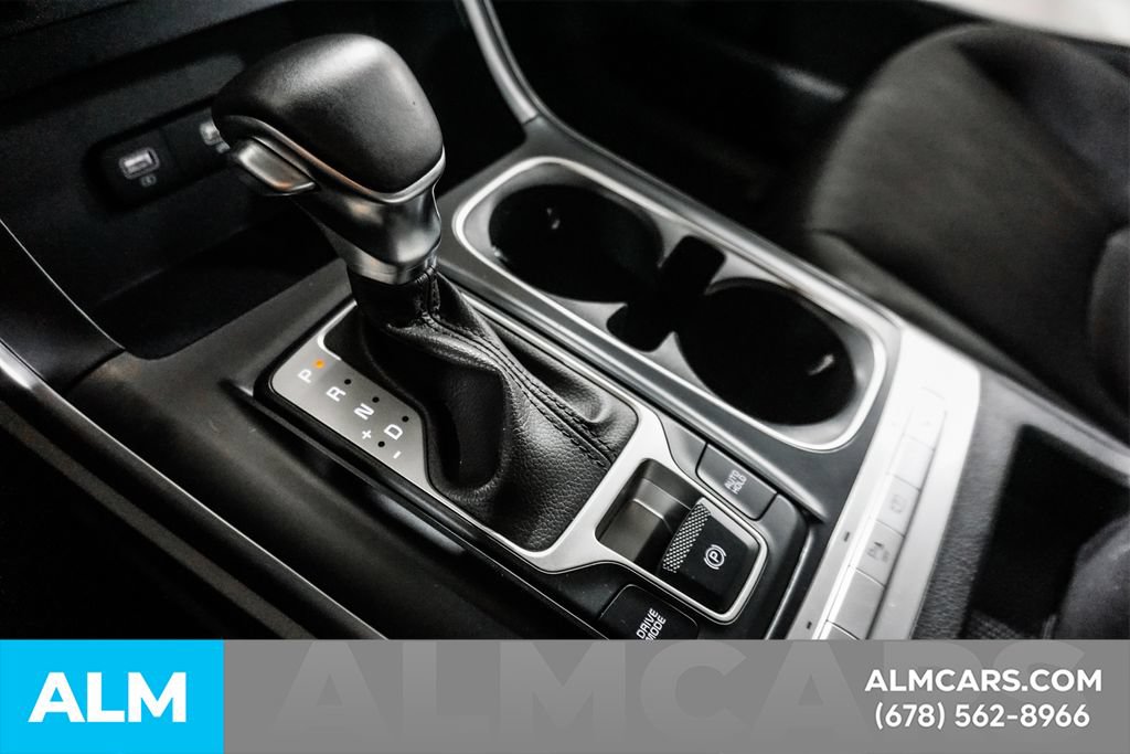 Used 2024 Kia Carnival LX FWD image 35