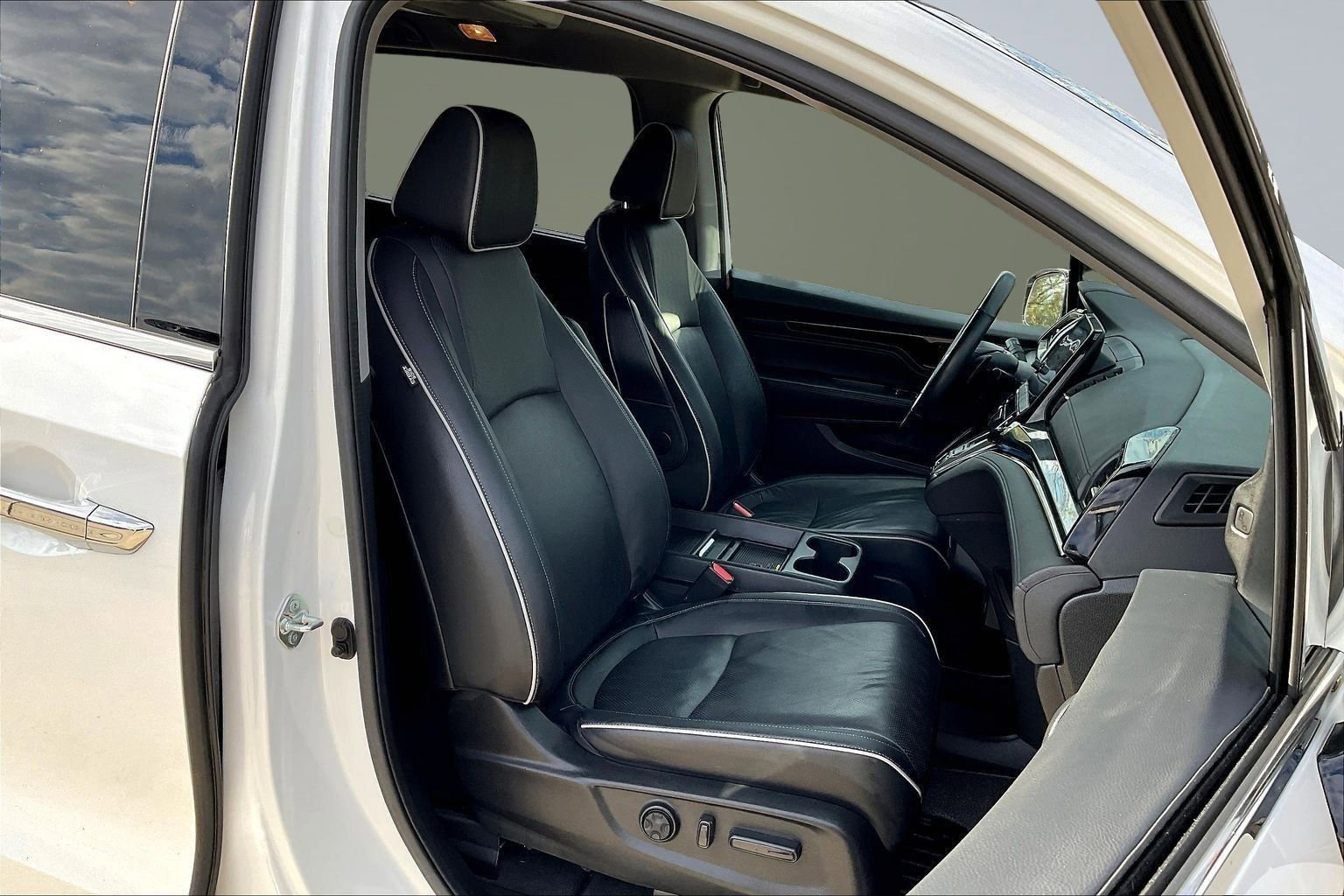 Used 2023 Honda Odyssey Elite image 7