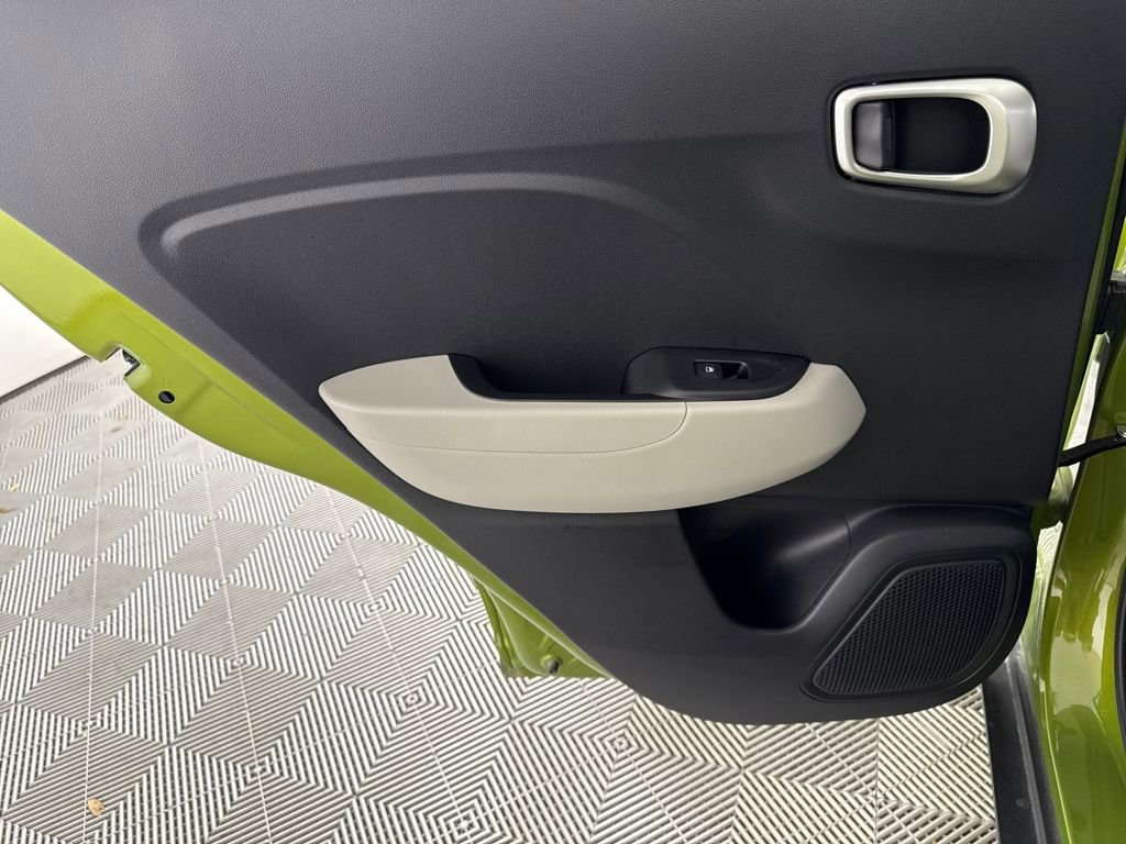 Used 2024 Hyundai Venue SEL image 10