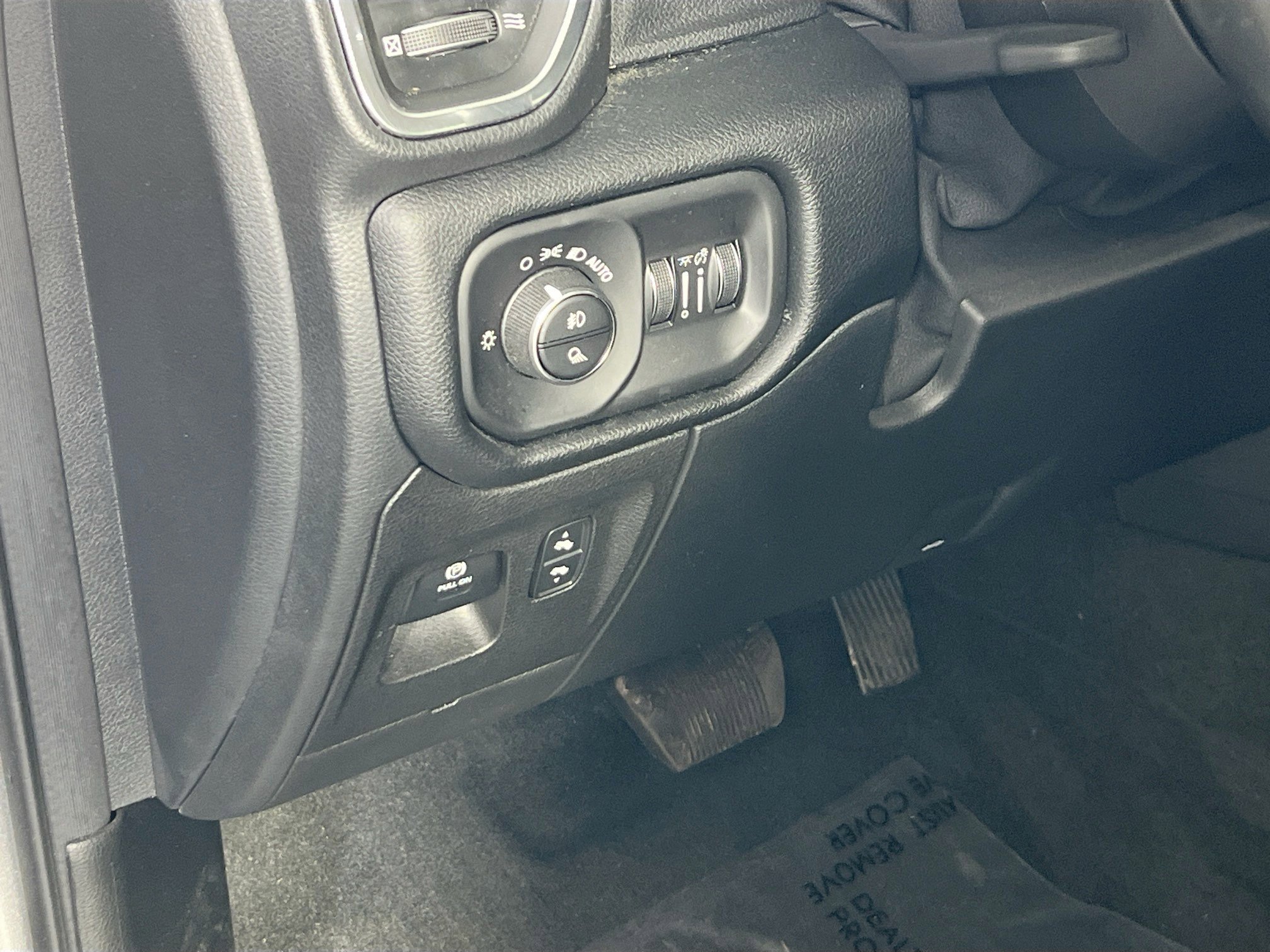 Used 2022 RAM 1500 Laramie AWD/4WD image 10