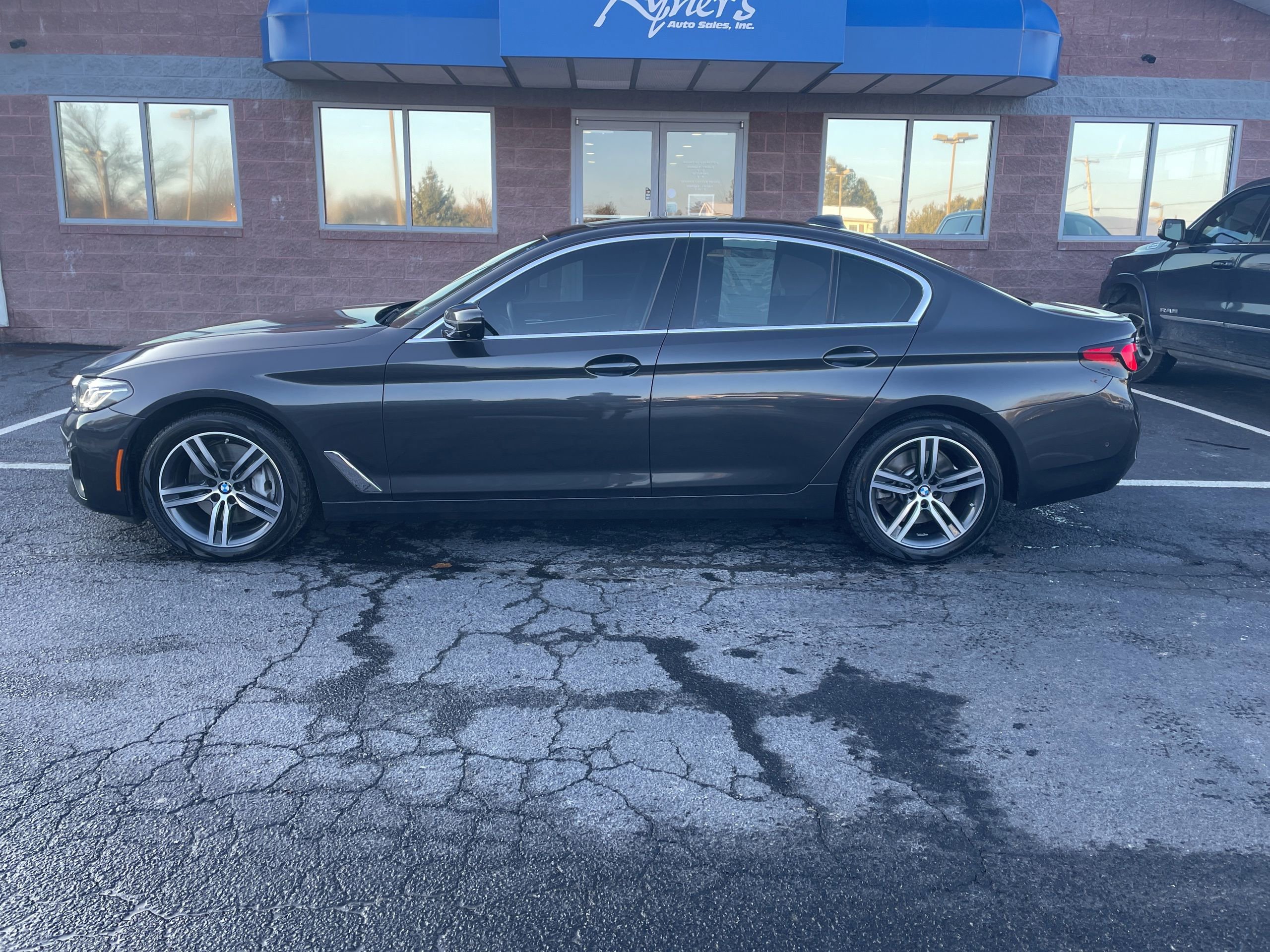 Used 2021 BMW 540i xDrive w/ Premium Package image 4