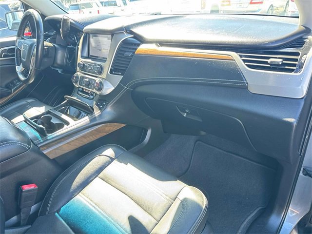Used 2020 GMC Yukon XL Denali w/ Denali Premium Package image 18