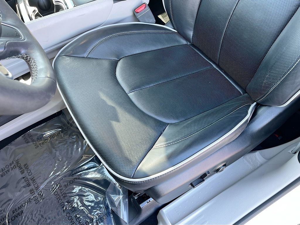 Used 2024 Chrysler Pacifica Limited w/ Trailer Tow Group image 19