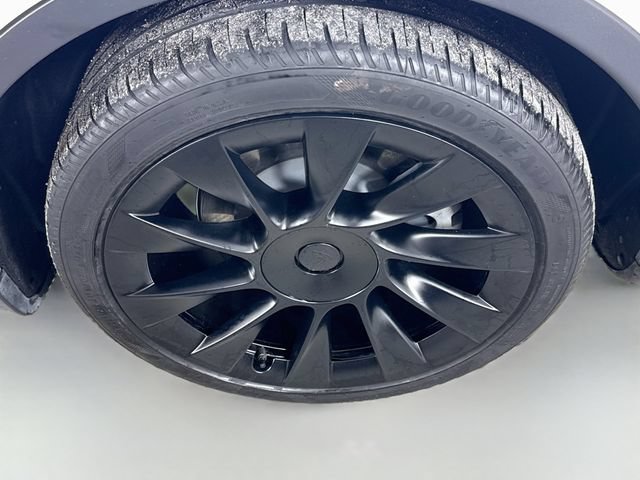 Used 2024 Tesla Model Y 2WD image 31