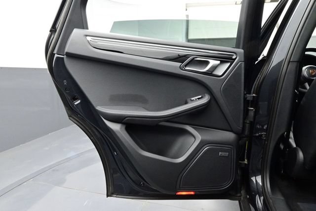 Certified 2025 Porsche Macan AWD/4WD image 13