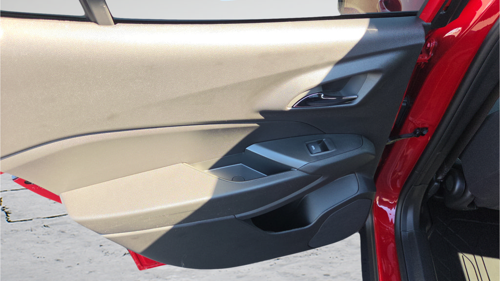 New 2026 Chevrolet Trax RS FWD image 37