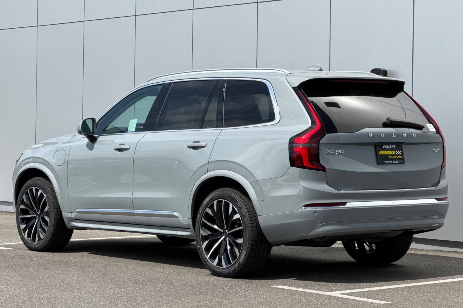 New 2026 Volvo XC90 T8 Ultra w/ Protection Package AWD/4WD image 3