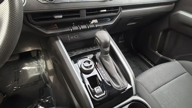 Used 2024 Chevrolet Colorado Trail Boss w/ Technology Package image 14