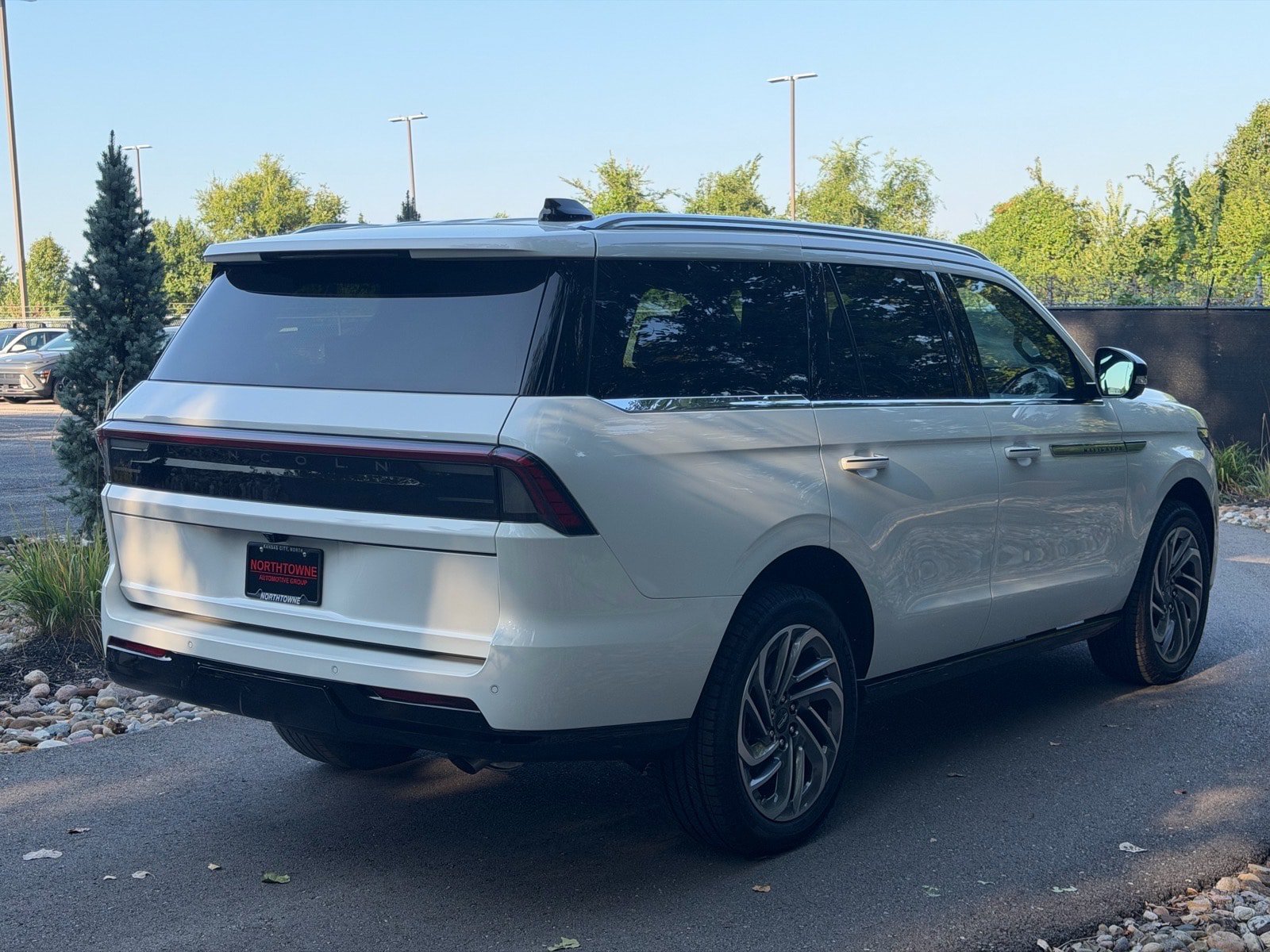 New 2027 Lincoln Navigator Reserve AWD/4WD image 5