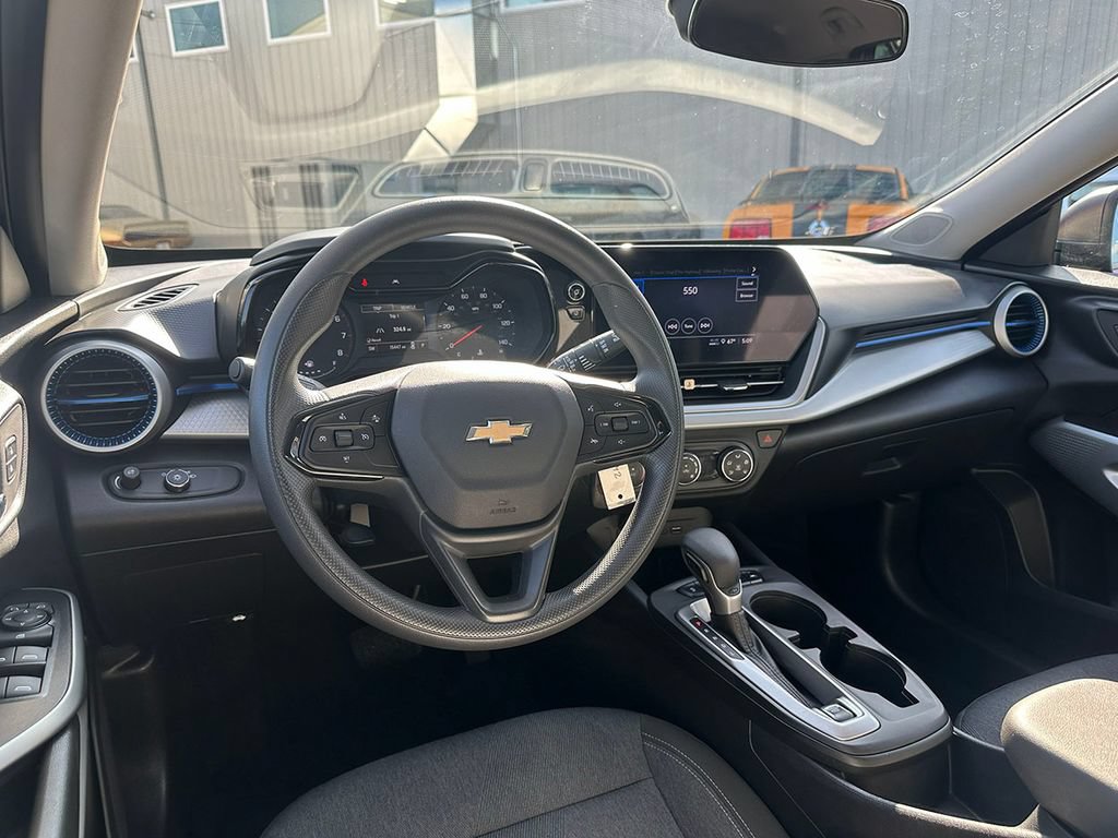 Used 2024 Chevrolet Trax LS w/ Driver Confidence Package FWD image 19