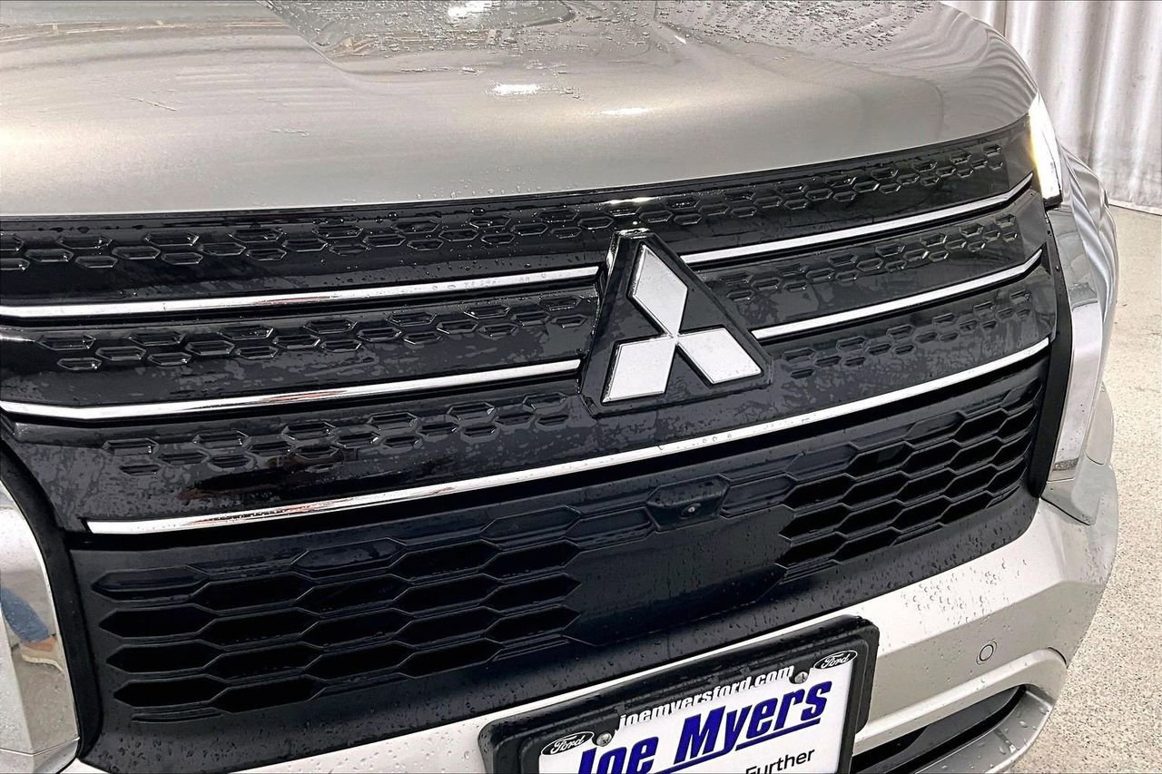 Used 2023 Mitsubishi Outlander SE image 30