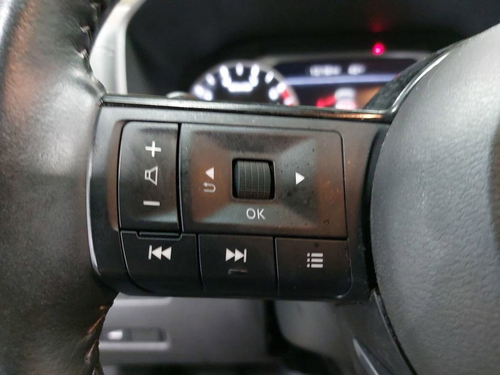 Used 2023 Nissan Rogue SV w/ SV Premium B Package image 17