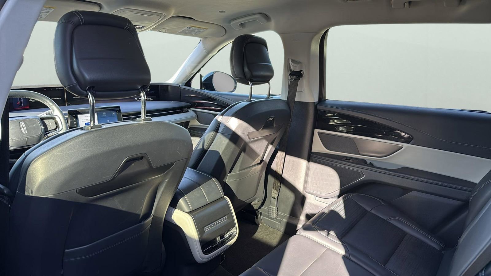 Used 2024 Lincoln Nautilus Reserve image 29