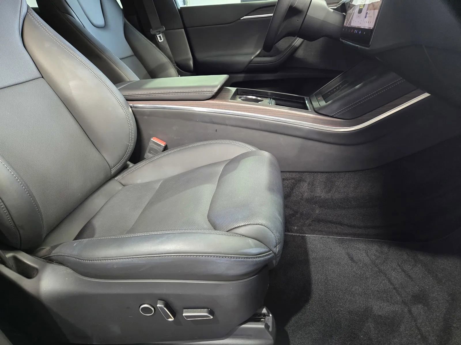 Used 2025 Tesla Model X AWD/4WD image 7