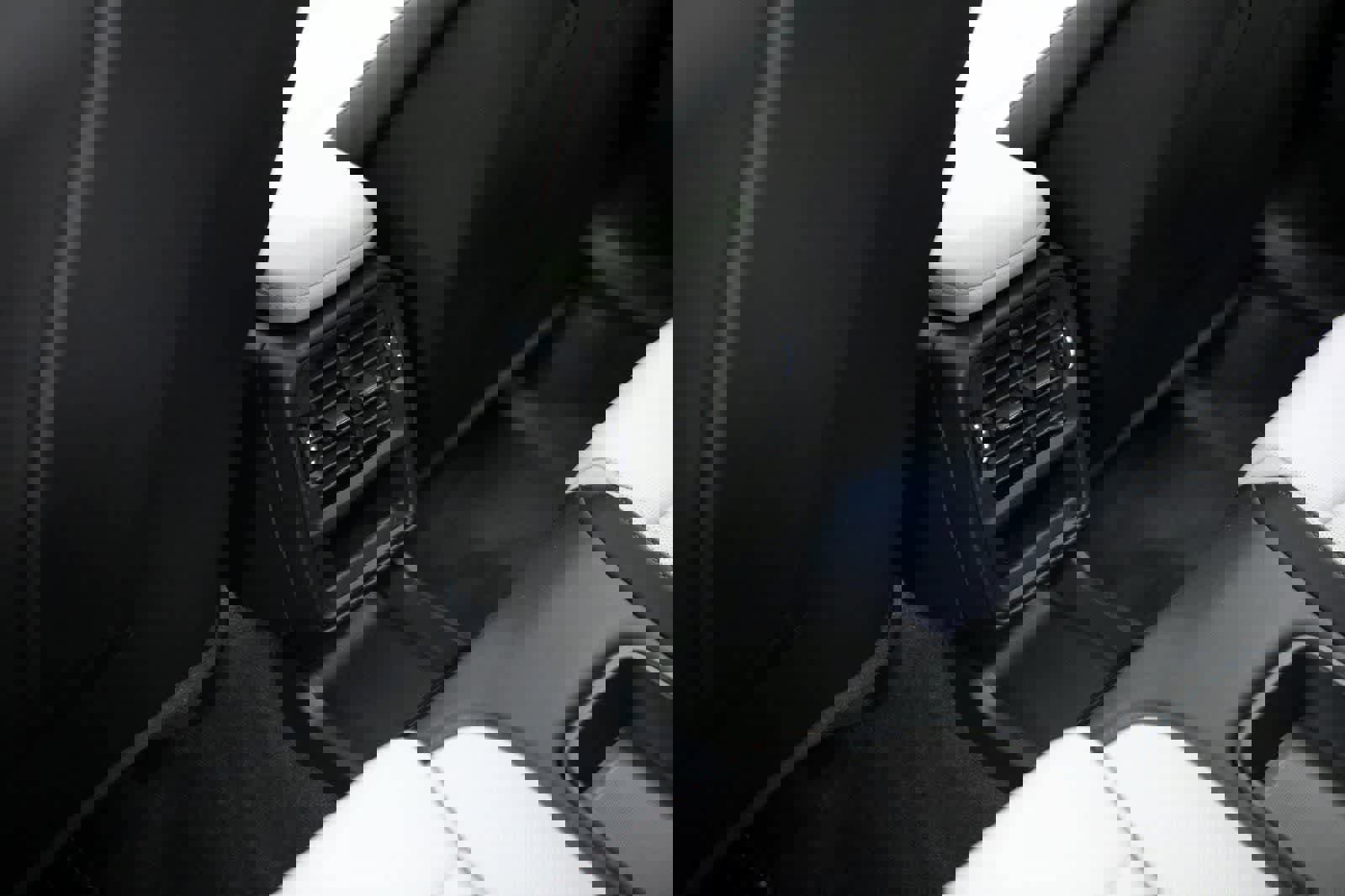 New 2026 Porsche Taycan 4S image 28