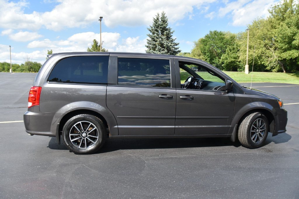 Used 2015 Dodge Grand Caravan SXT w/ Blacktop Package FWD image 6