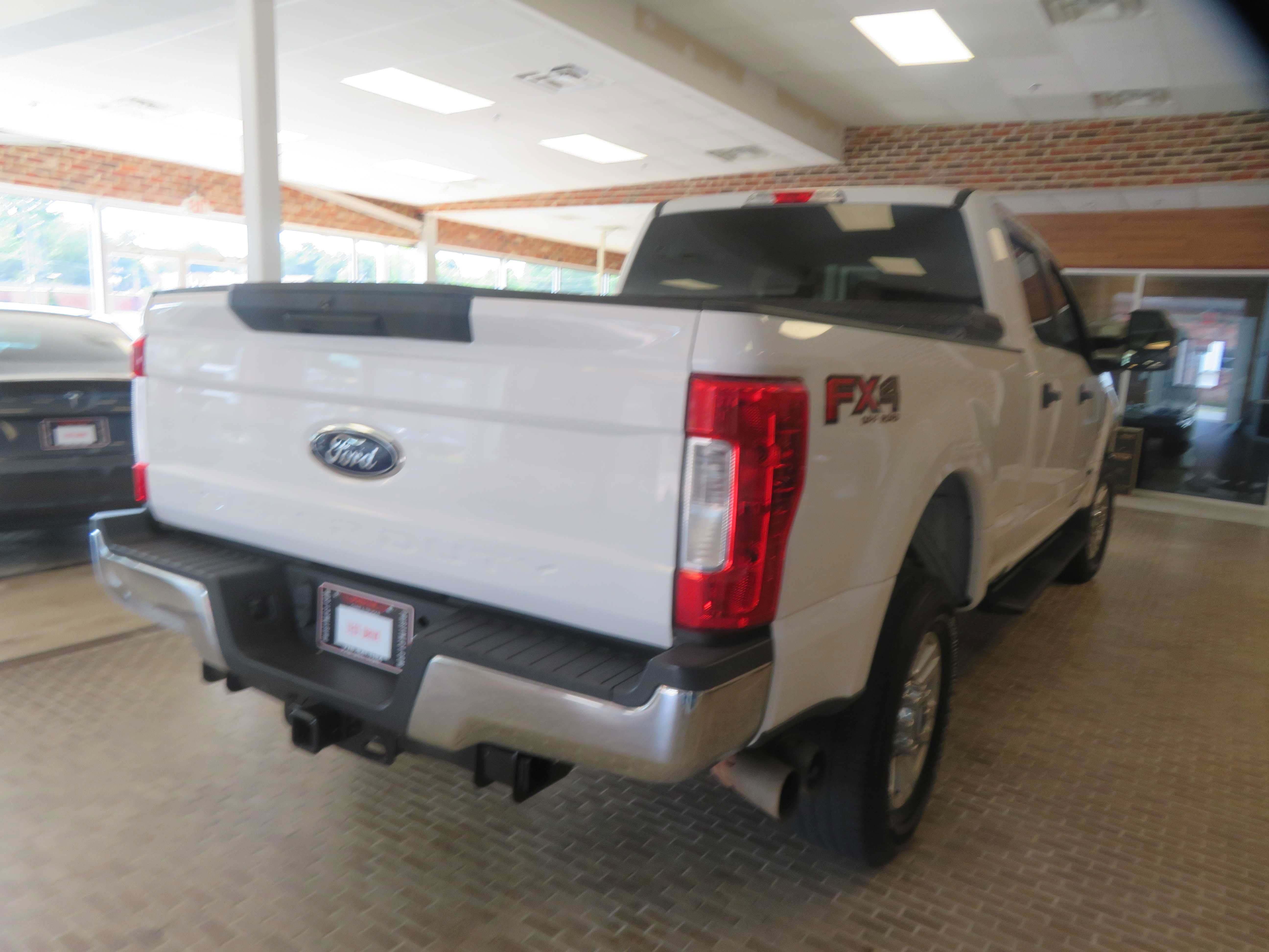 Used 2019 Ford F250 XLT w/ FX4 Off-Road Package AWD/4WD image 4