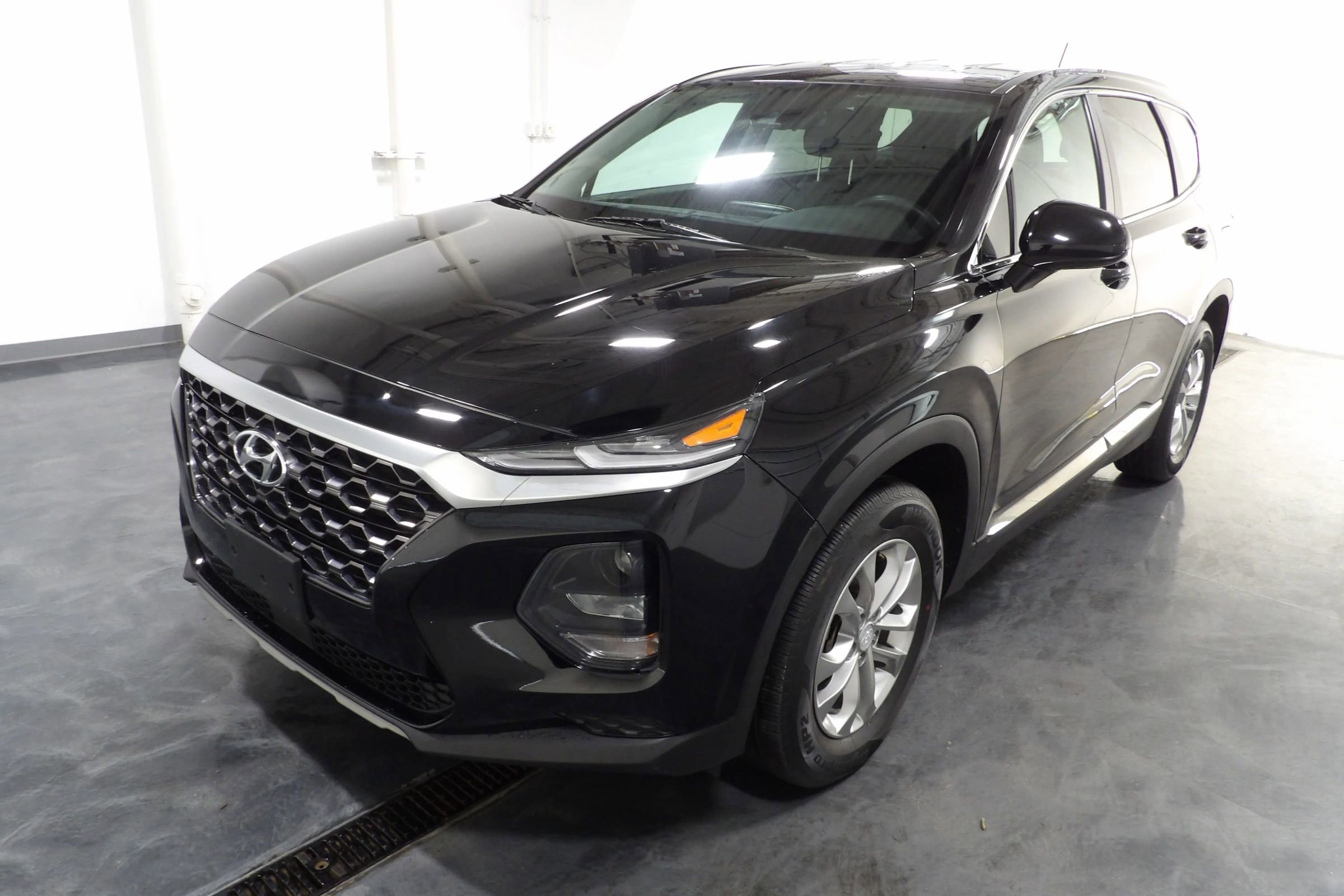 Used 2019 Hyundai Santa Fe SE w/ Cargo Package FWD image 3