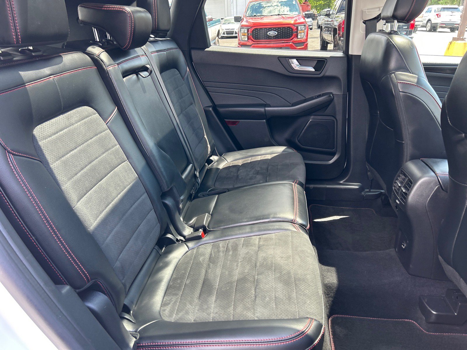 Certified 2022 Ford Escape SEL w/ SEL Stealth AWD Package image 21