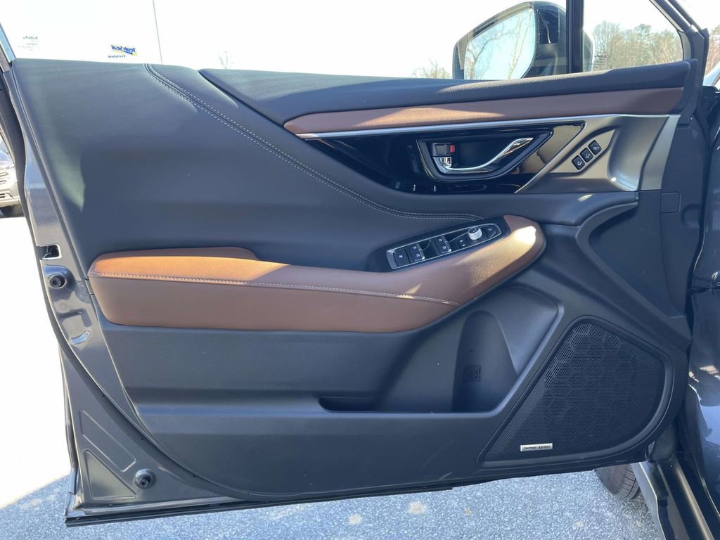 Used 2025 Subaru Outback Touring XT w/ Tech Package 2 image 5