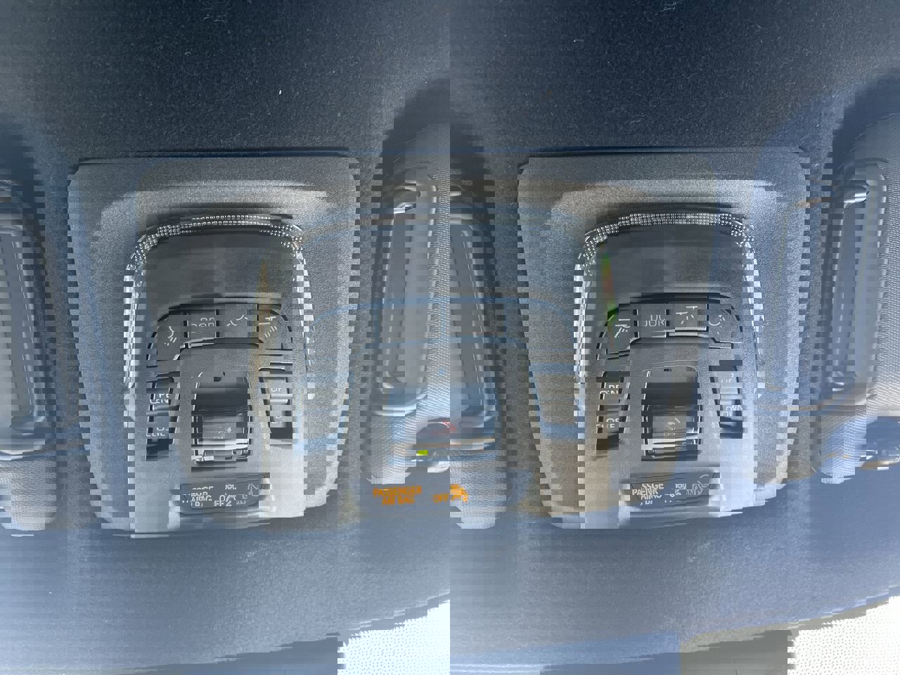 Used 2024 Toyota Corolla Cross XSE w/ Convenience Package image 28