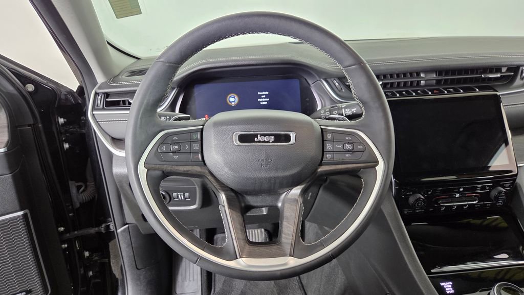 Used 2023 Jeep Grand Cherokee L Limited w/ Black Appearance Package AWD/4WD image 18
