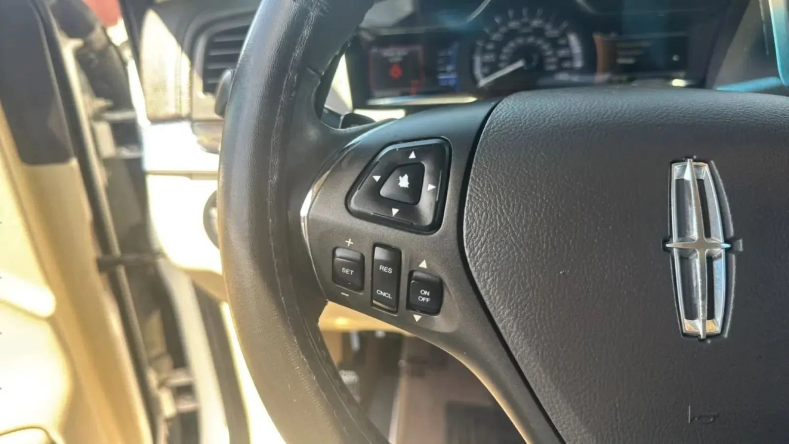 Used 2014 Lincoln MKS w/ Equipment Group 101A FWD image 10