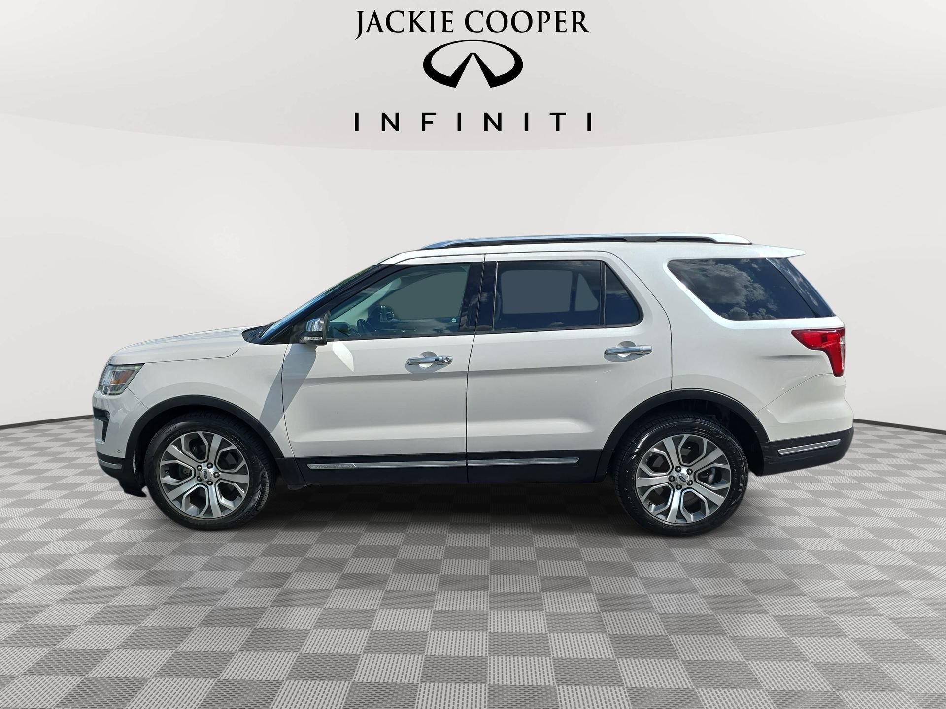 Used 2018 Ford Explorer Platinum AWD/4WD image 8