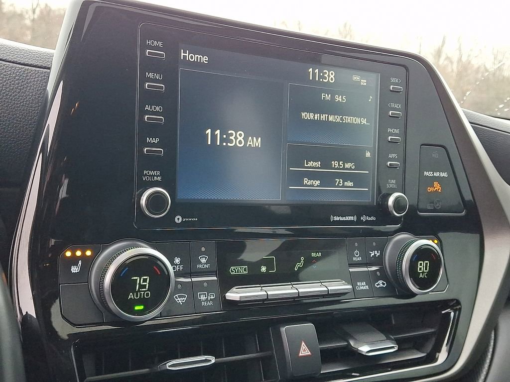 Used 2021 Toyota Highlander XLE image 24