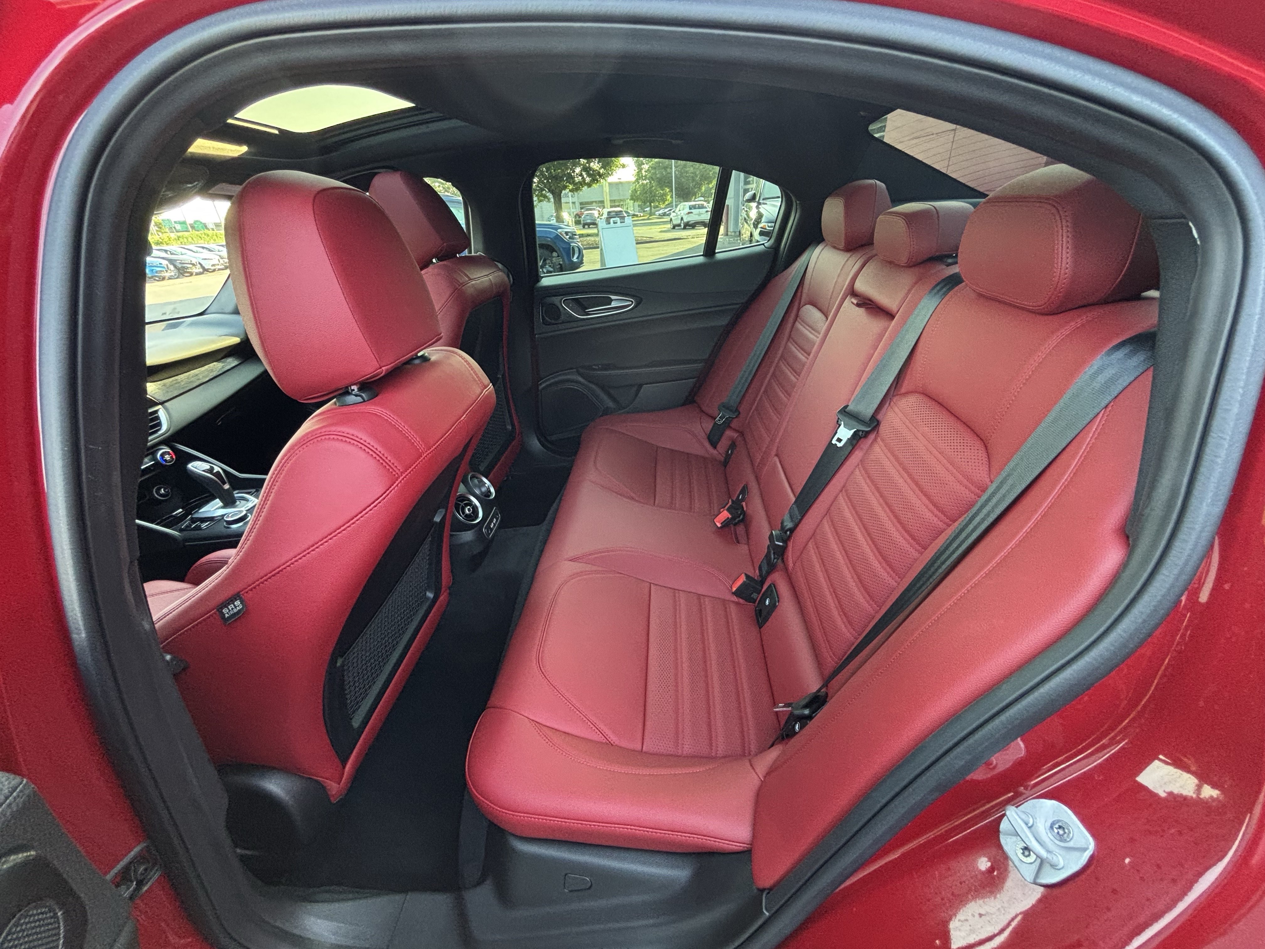 Certified 2024 Alfa Romeo Giulia Sprint RWD image 33
