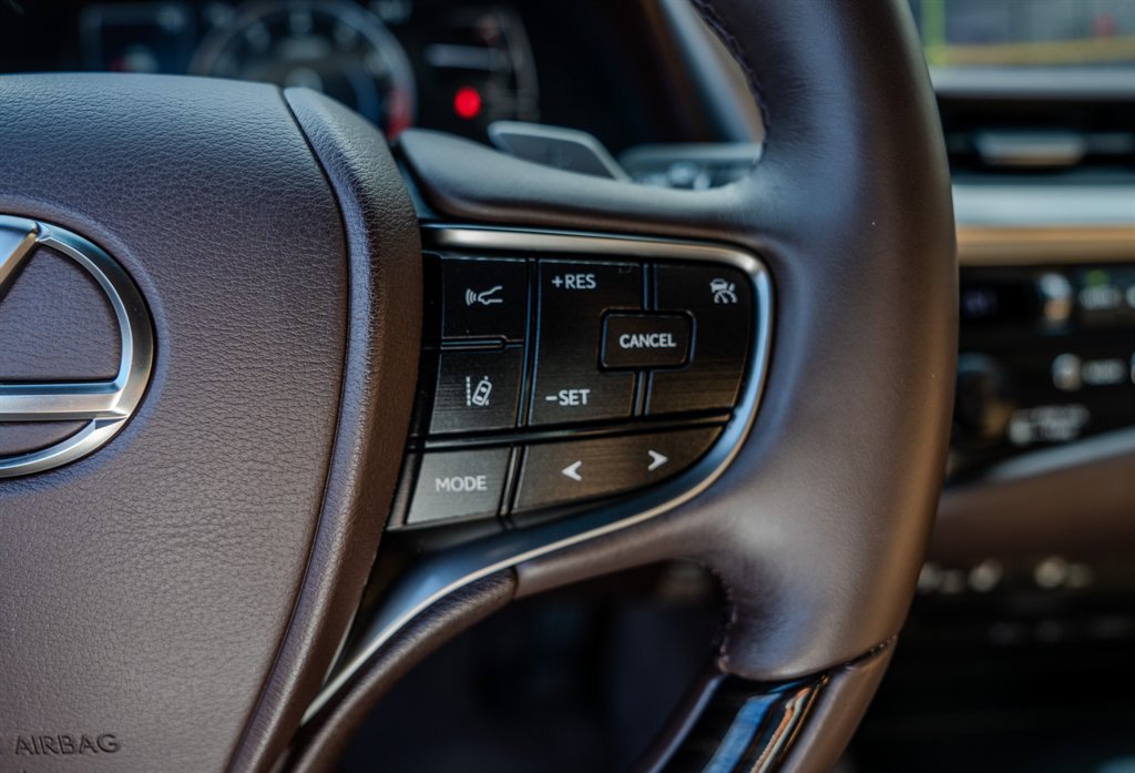 Used 2020 Lexus ES 350 w/ Premium Package image 17