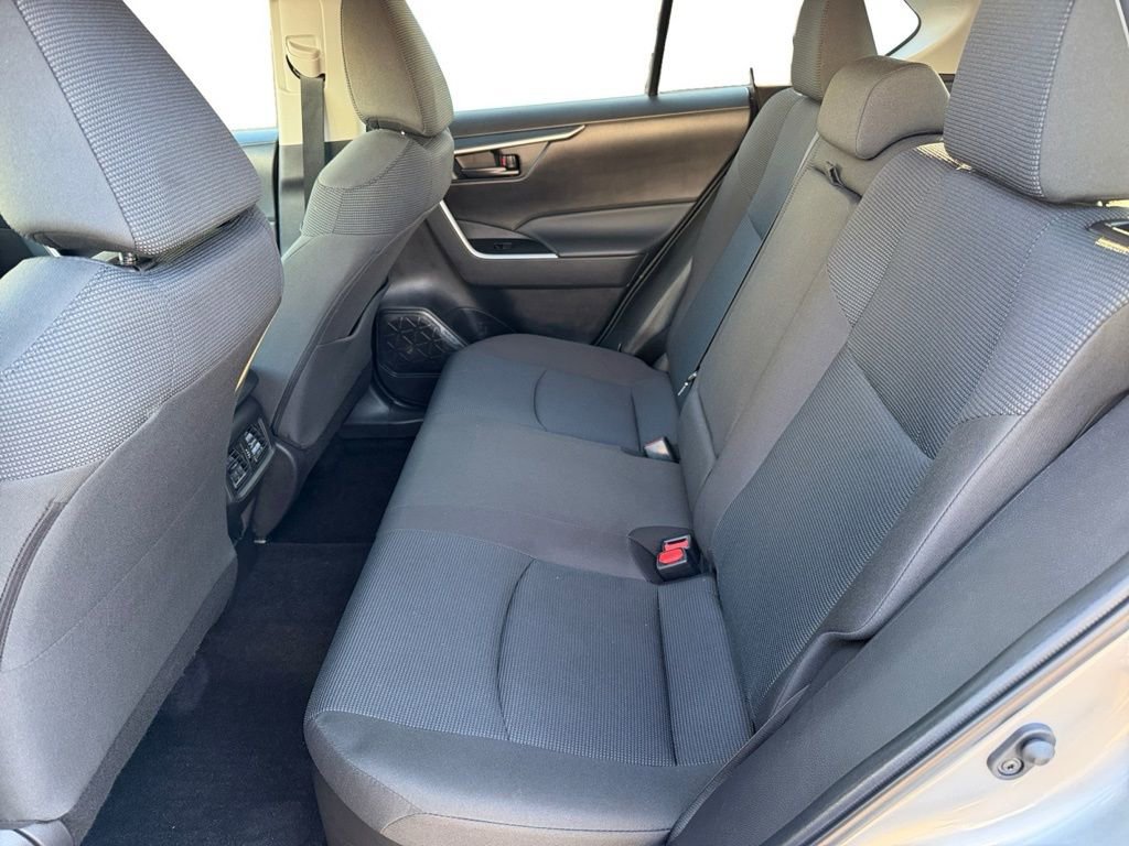 Used 2022 Toyota RAV4 LE image 16