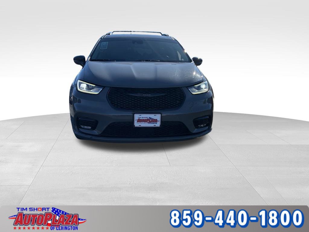 Used 2022 Chrysler Pacifica Touring-L FWD image 9